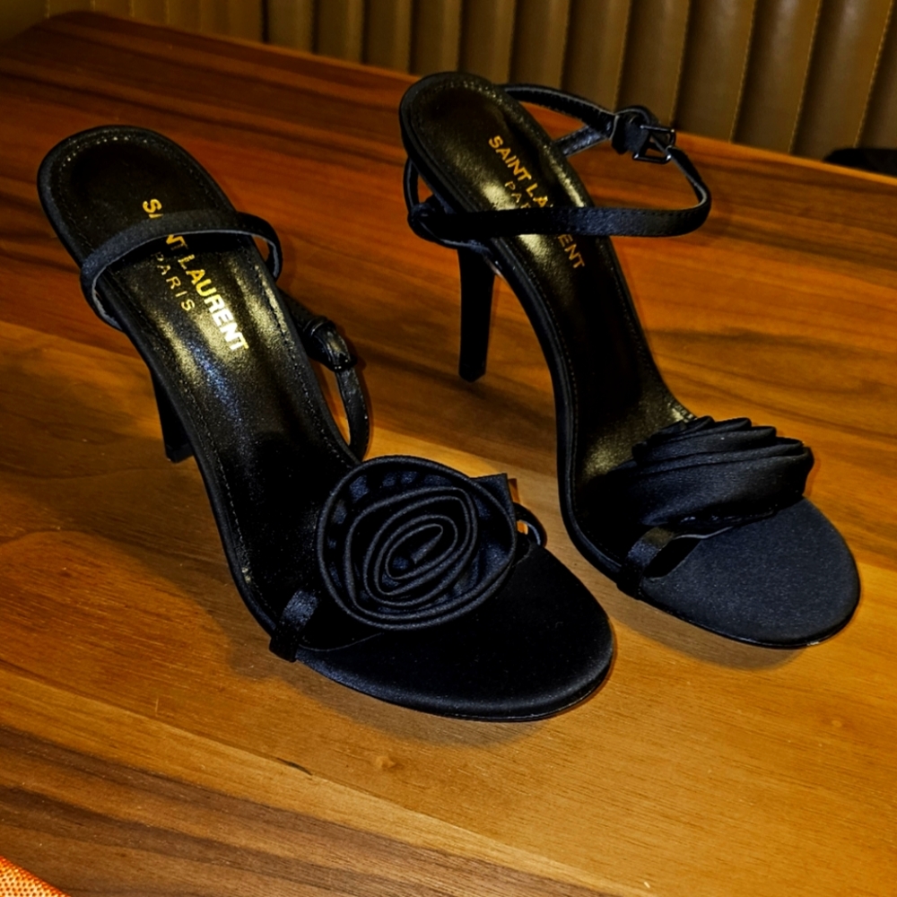 Women designer high heel 👠 shoes.